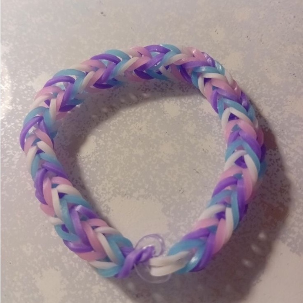 BLUE PURPLE WHITE AND LIGHT PURPLE RUBBER BAND BRACELET!!